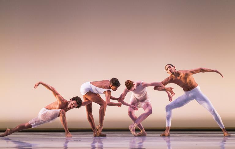 Compagnie Alonzo King 4 danseurs dorme une figure dansée